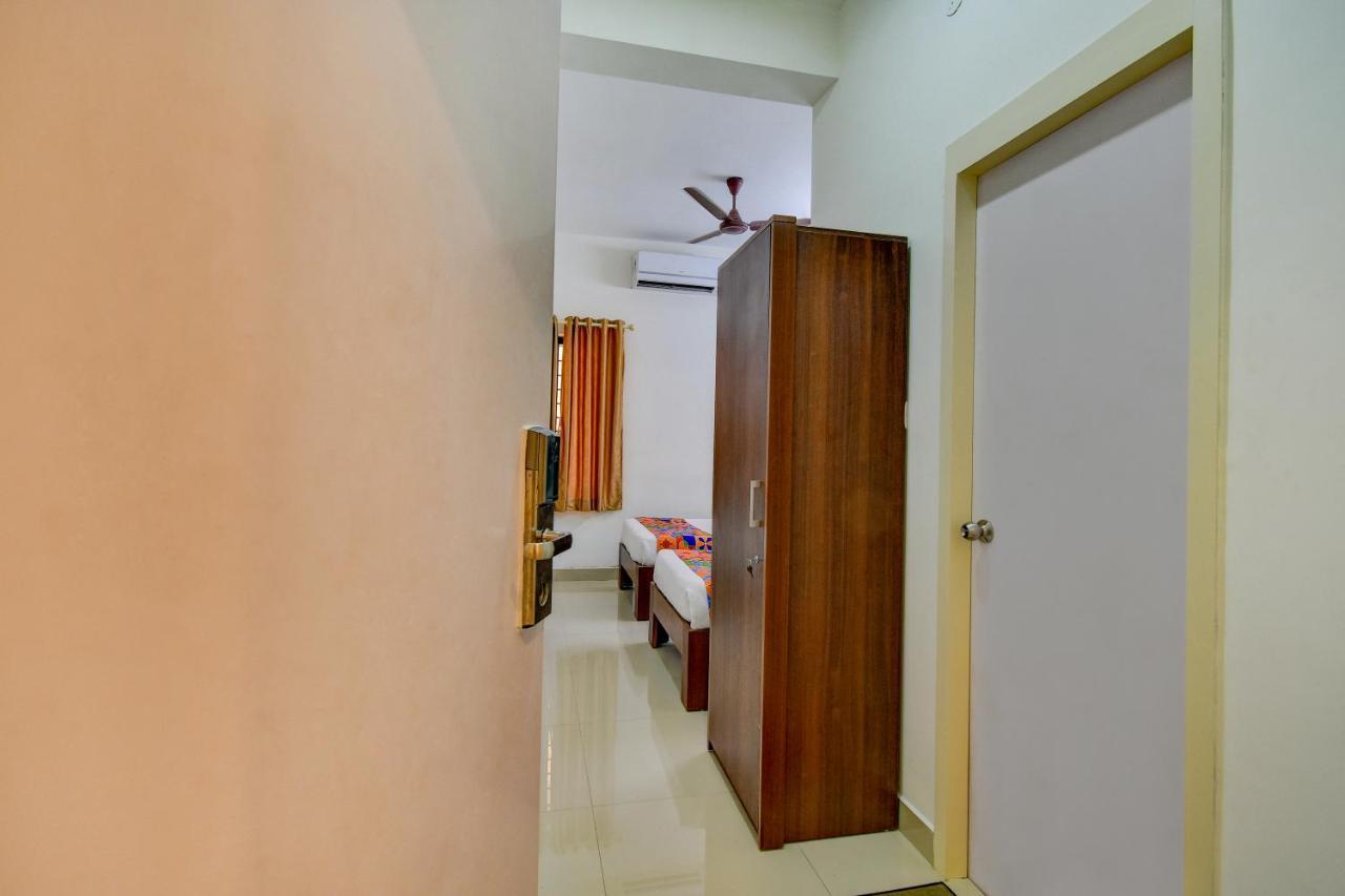 Fabexpress Pas Residency - Nr Marina Beach Ченай Екстериор снимка