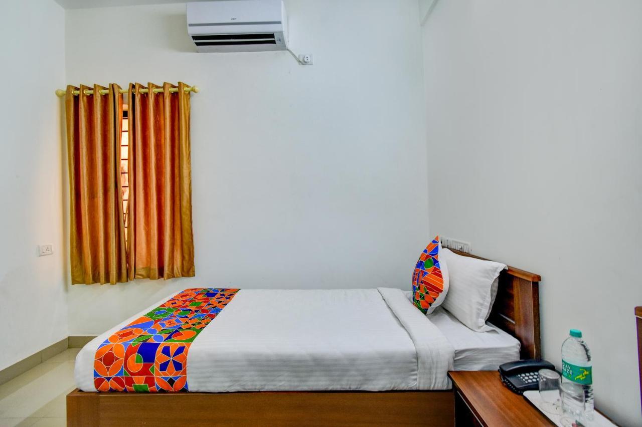 Fabexpress Pas Residency - Nr Marina Beach Ченай Екстериор снимка