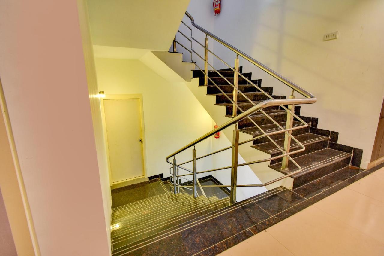 Fabexpress Pas Residency - Nr Marina Beach Ченай Екстериор снимка