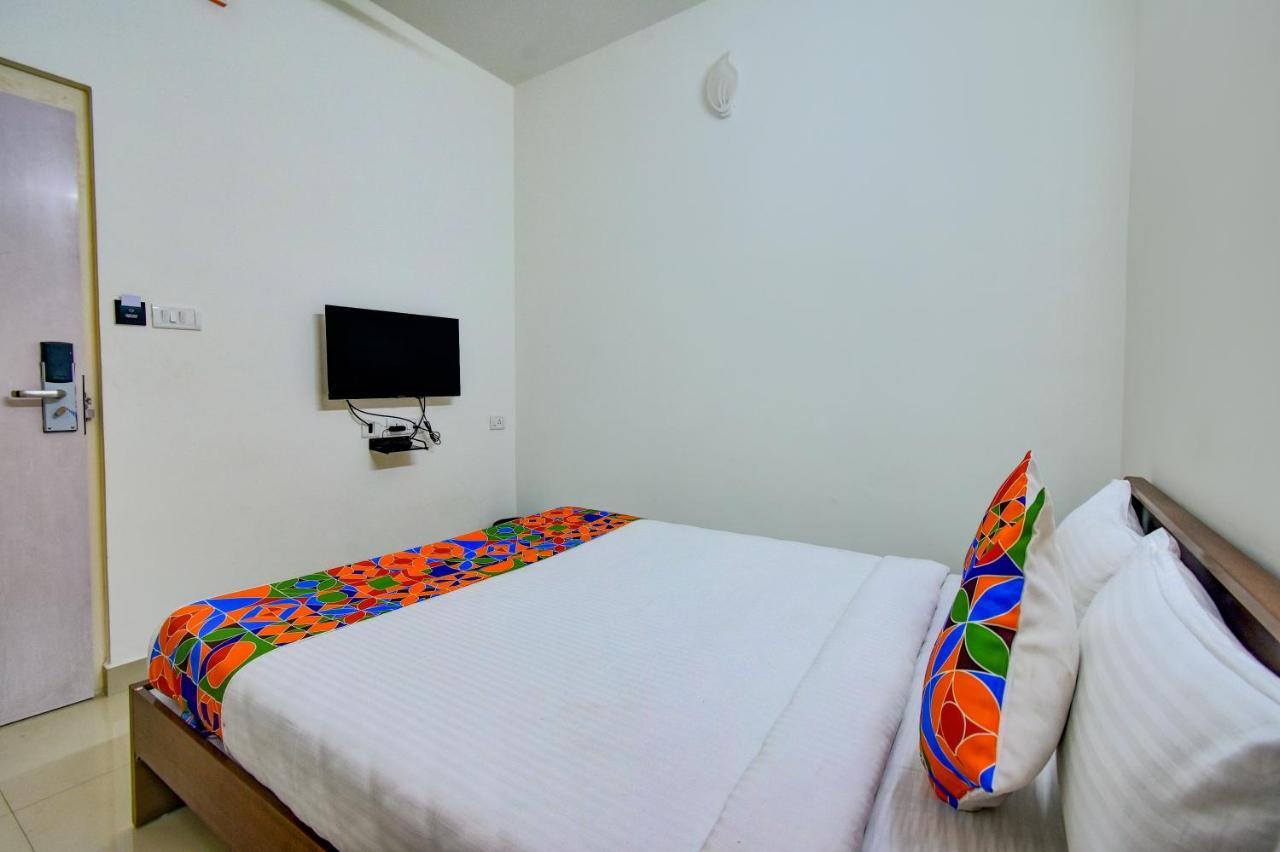 Fabexpress Pas Residency - Nr Marina Beach Ченай Екстериор снимка