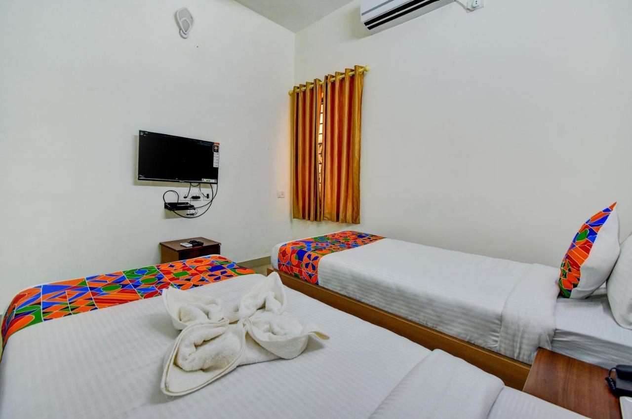 Fabexpress Pas Residency - Nr Marina Beach Ченай Екстериор снимка