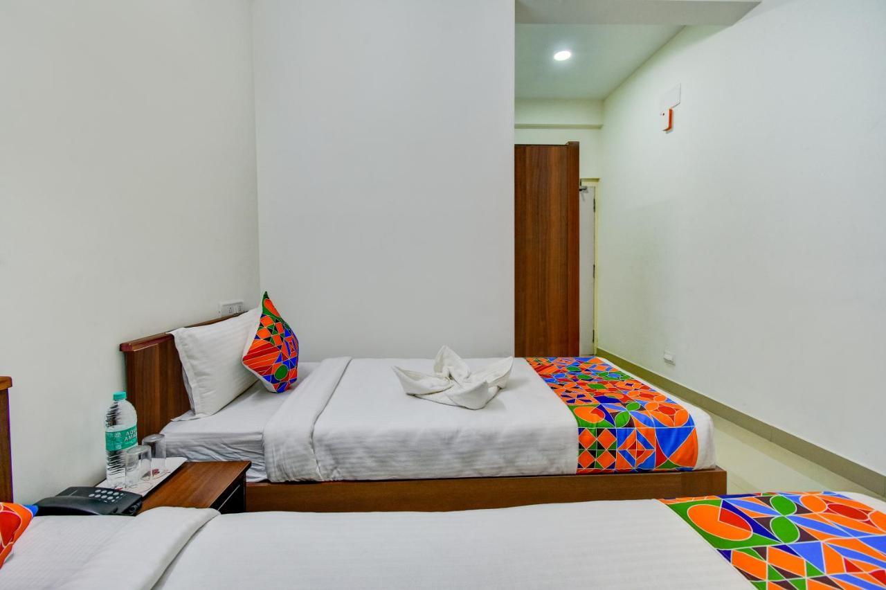 Fabexpress Pas Residency - Nr Marina Beach Ченай Екстериор снимка