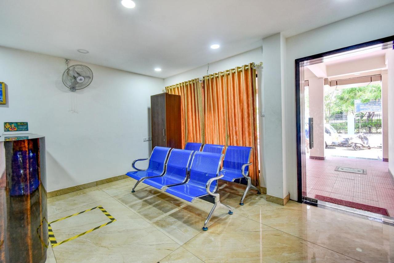Fabexpress Pas Residency - Nr Marina Beach Ченай Екстериор снимка