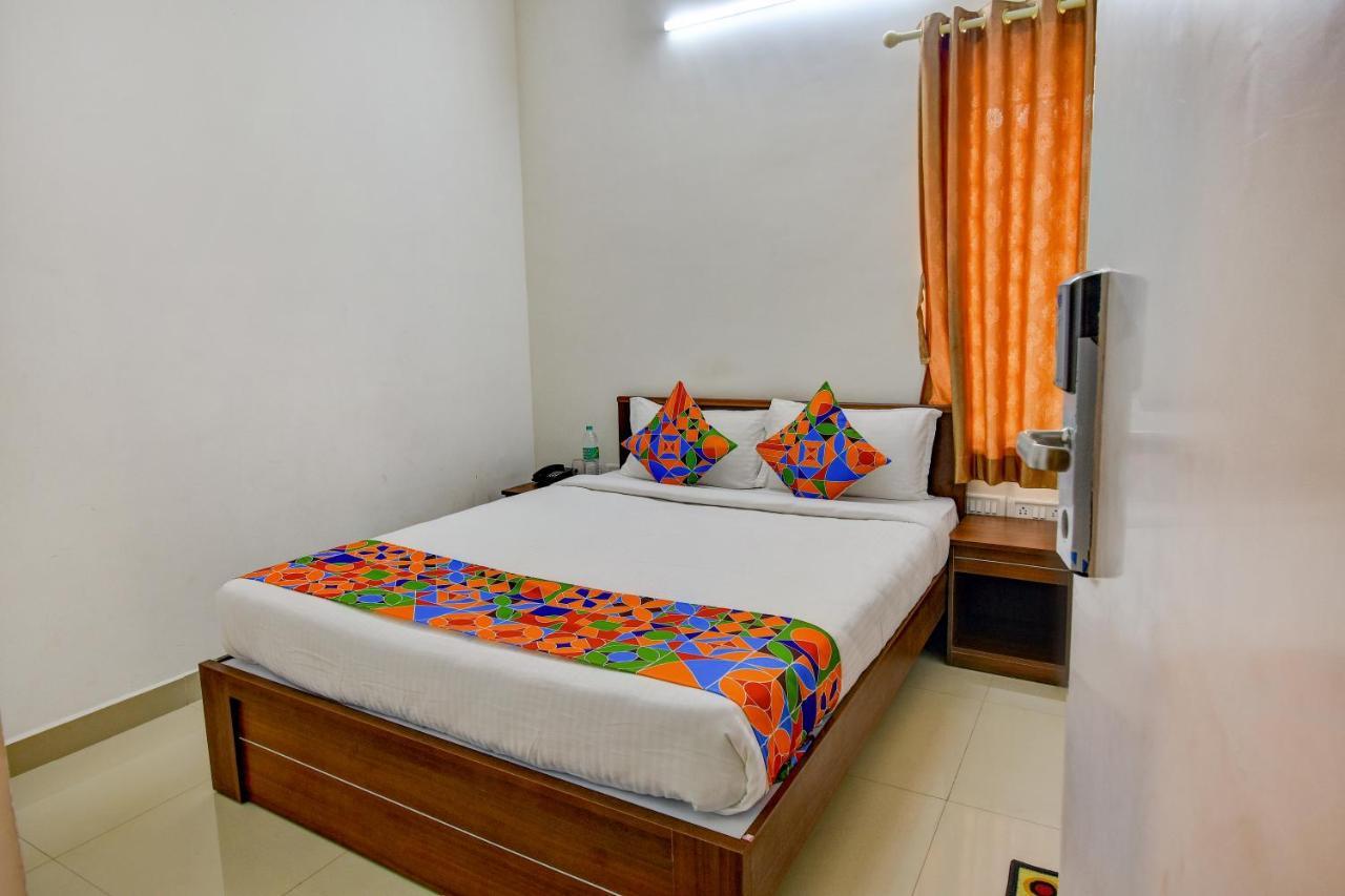 Fabexpress Pas Residency - Nr Marina Beach Ченай Екстериор снимка